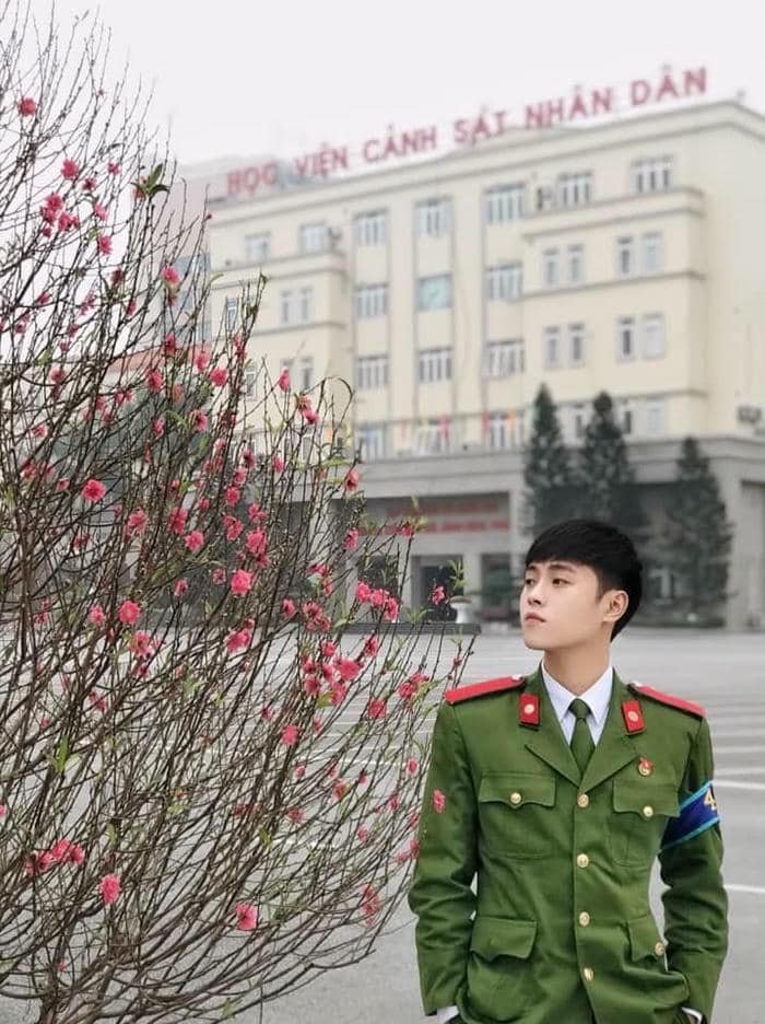 Ảnh công an ngoài trời