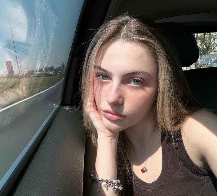 Ảnh gái Tây xinh nhẹ nhàng