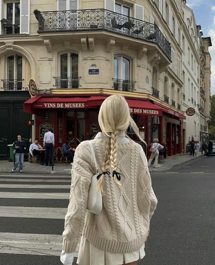 Ảnh gái đứng quay lưng nghệ thuật