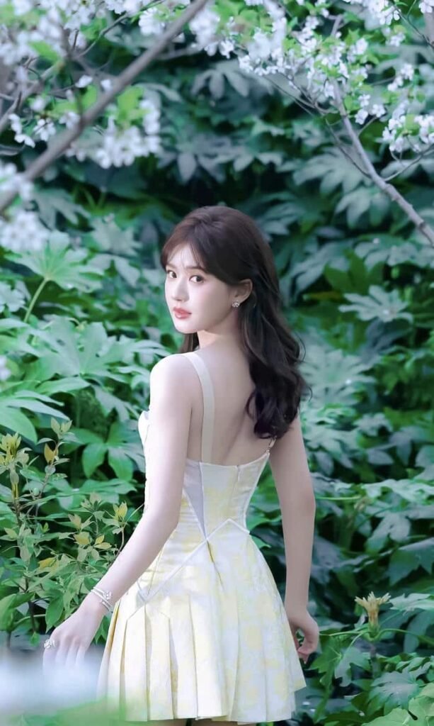 Ảnh gái quay lưng nghệ thuật đẹp