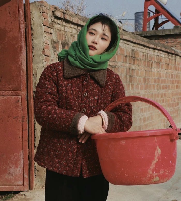 Ảnh gái quê xinh đẹp tự nhiên tối giản