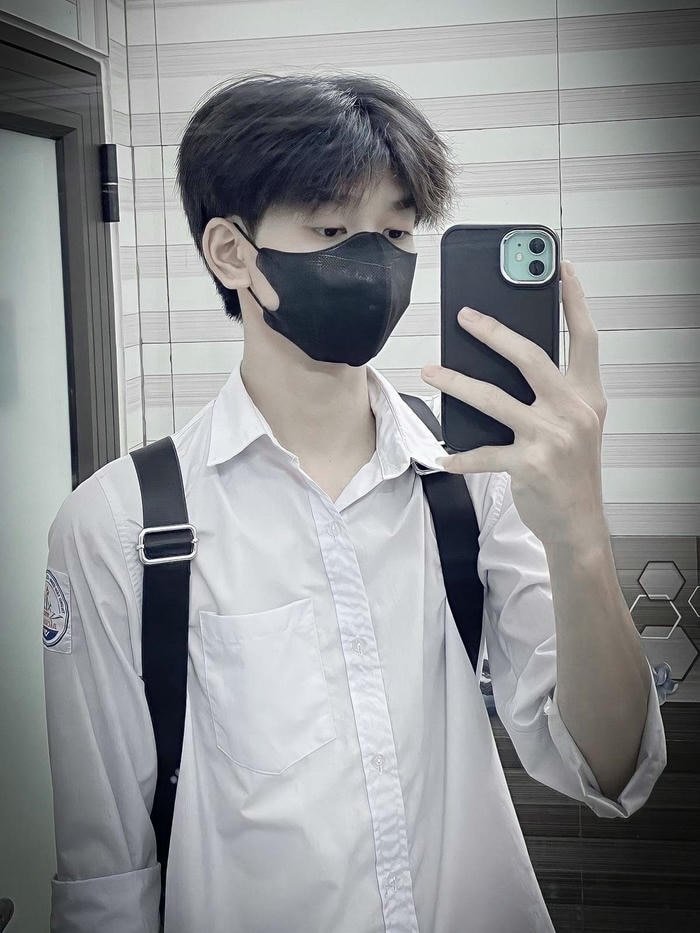 Ảnh học sinh nam Việt Nam vui vẻ