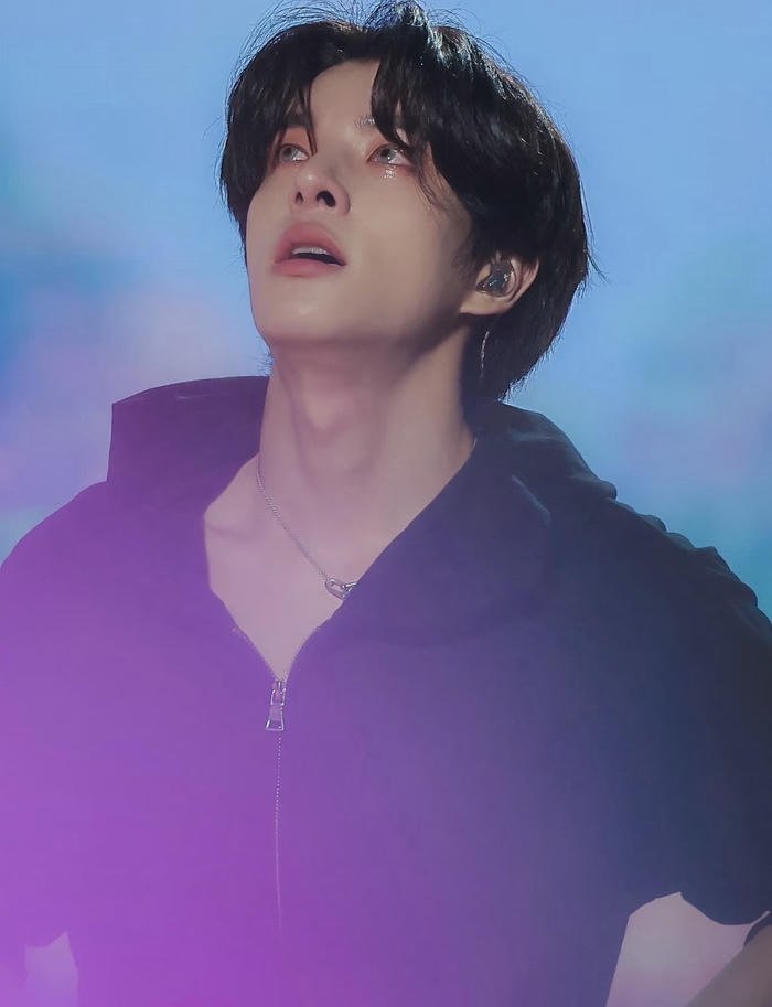 Ảnh trai đẹp khóc trong mưa