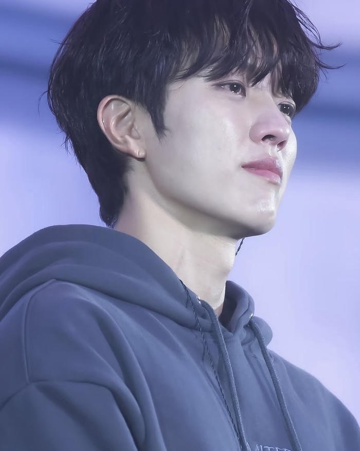 Ảnh trai đẹp – nỗi buồn pha nét quyến rũ