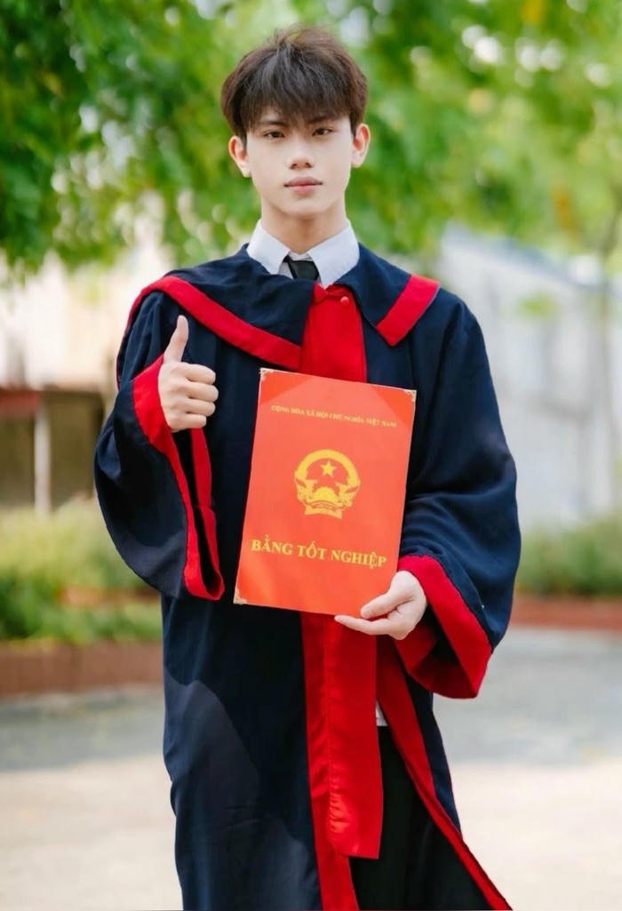 Ảnh trai học sinh có ánh mắt hiền