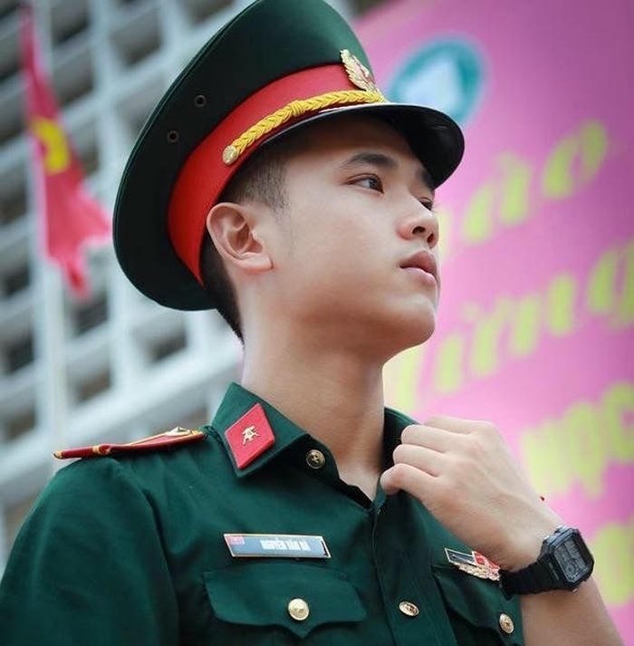 Công an đẹp trai cuốn hút