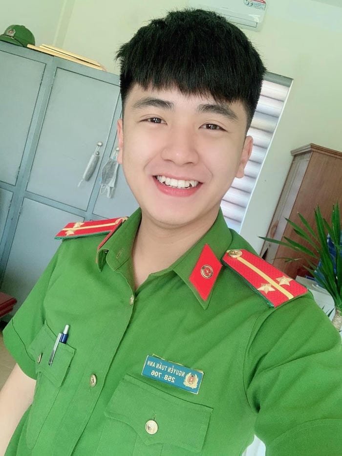 Công an trẻ trung