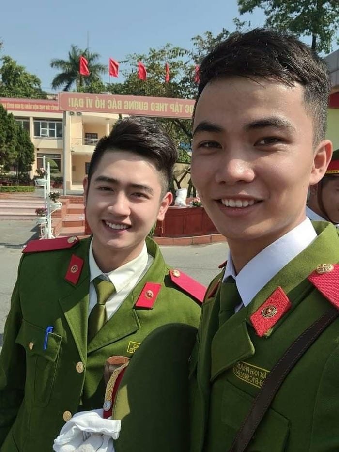 Công an trong đồng phục