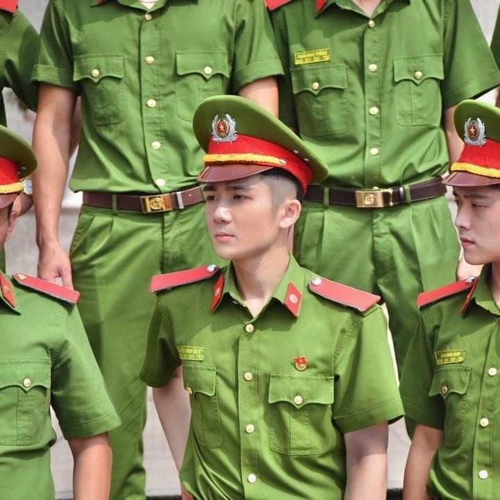 Công an trong lễ phục cực đẹp