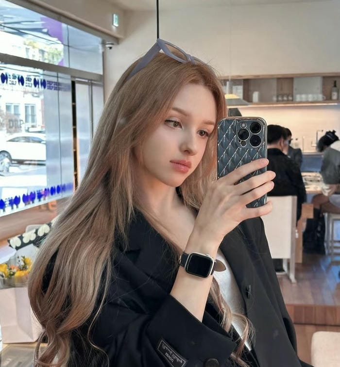 Gái Tây xinh dịu dàng nhưng quyến rũ