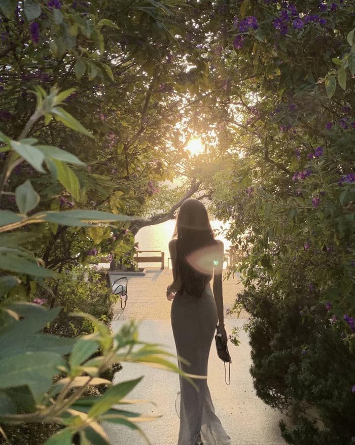 Gái quay lưng dịu dàng độc đáo