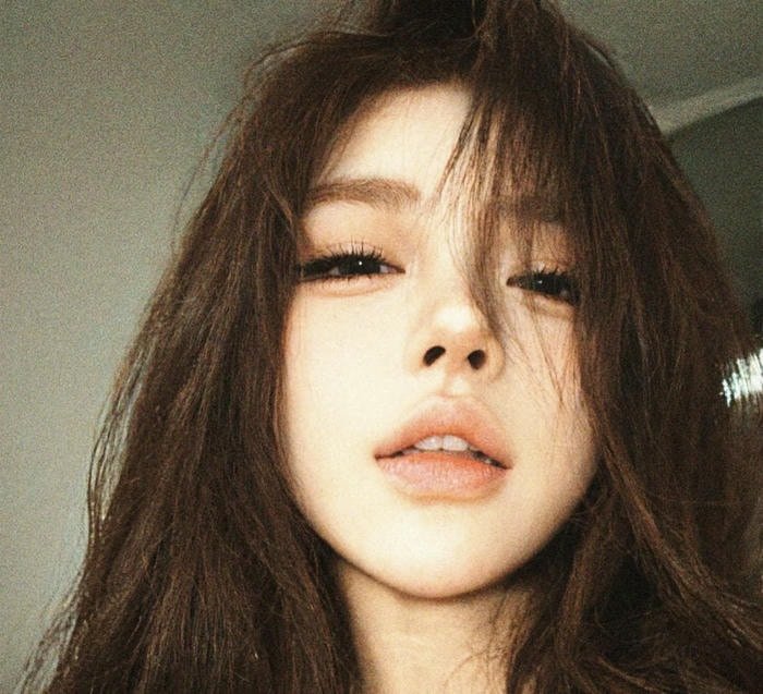 Gái xinh cận mặt thần thái cuốn hút