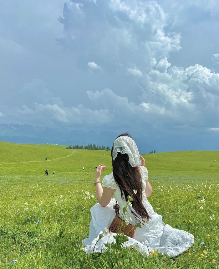 Hình gái quê chụp bên đồng lúa