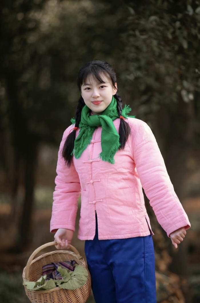 Hình gái quê duyên dáng tối giản