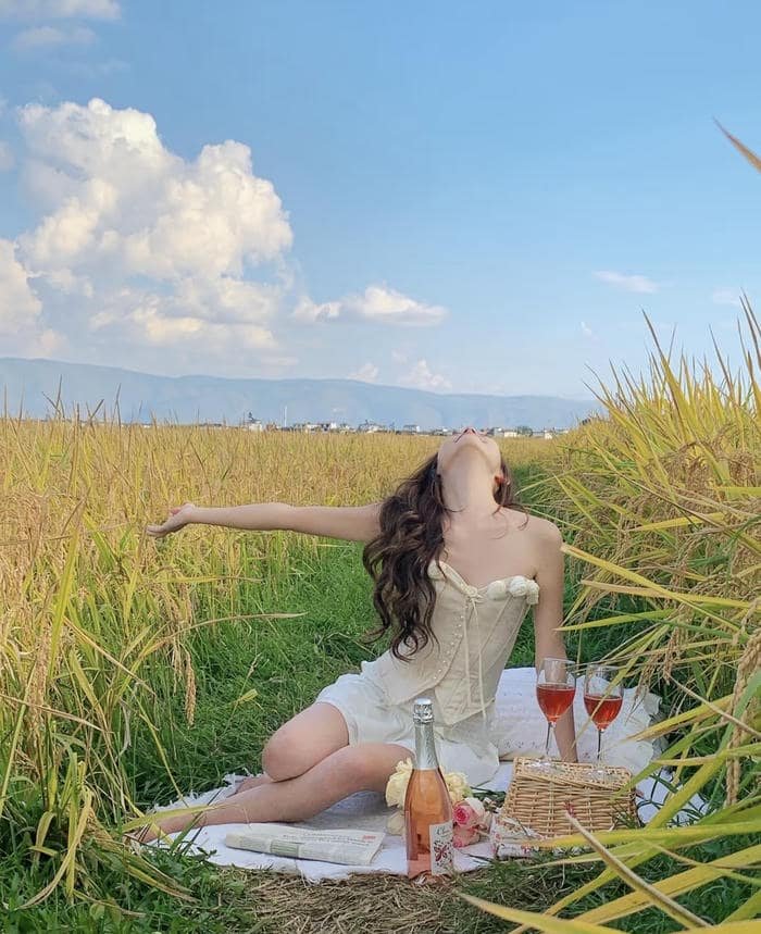 Hình gái quê mộc mạc và thuần khiết độc đáo