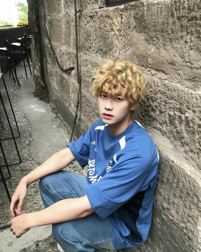 Hình trai đẹp Trung Quốc thanh tú và điềm đạm