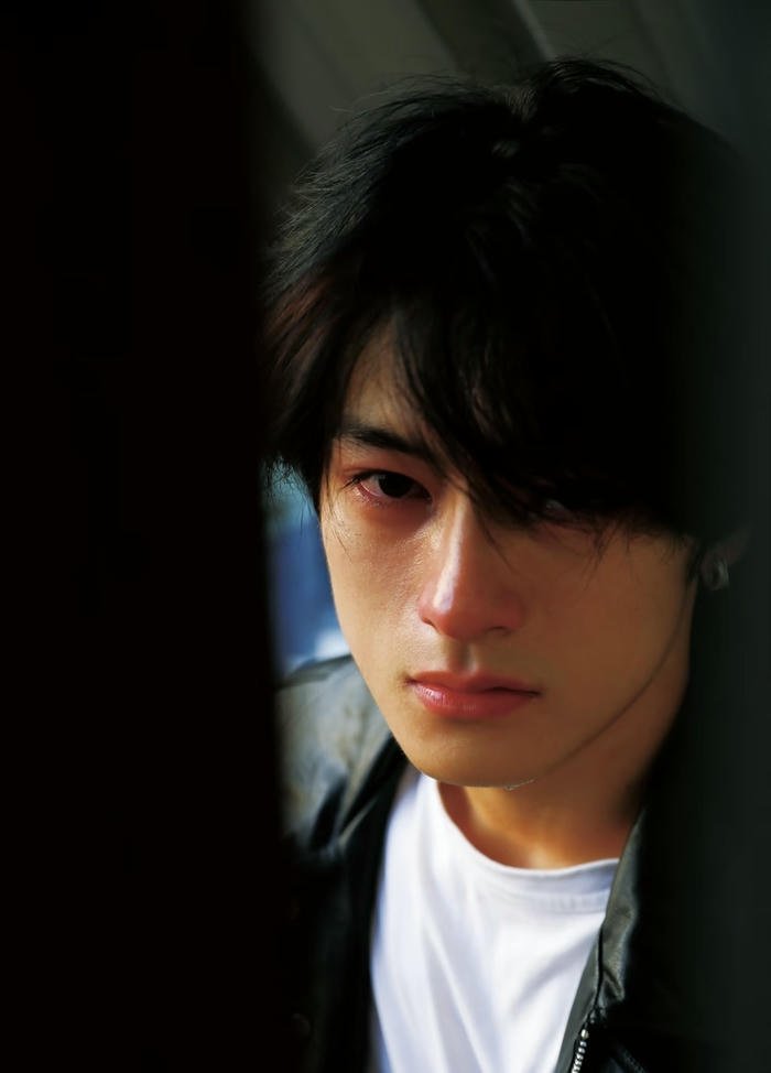 Hình trai đẹp buồn sâu lắng