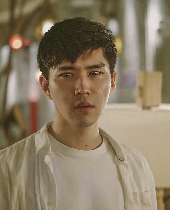 Hình trai đẹp mang cảm xúc đau buồn