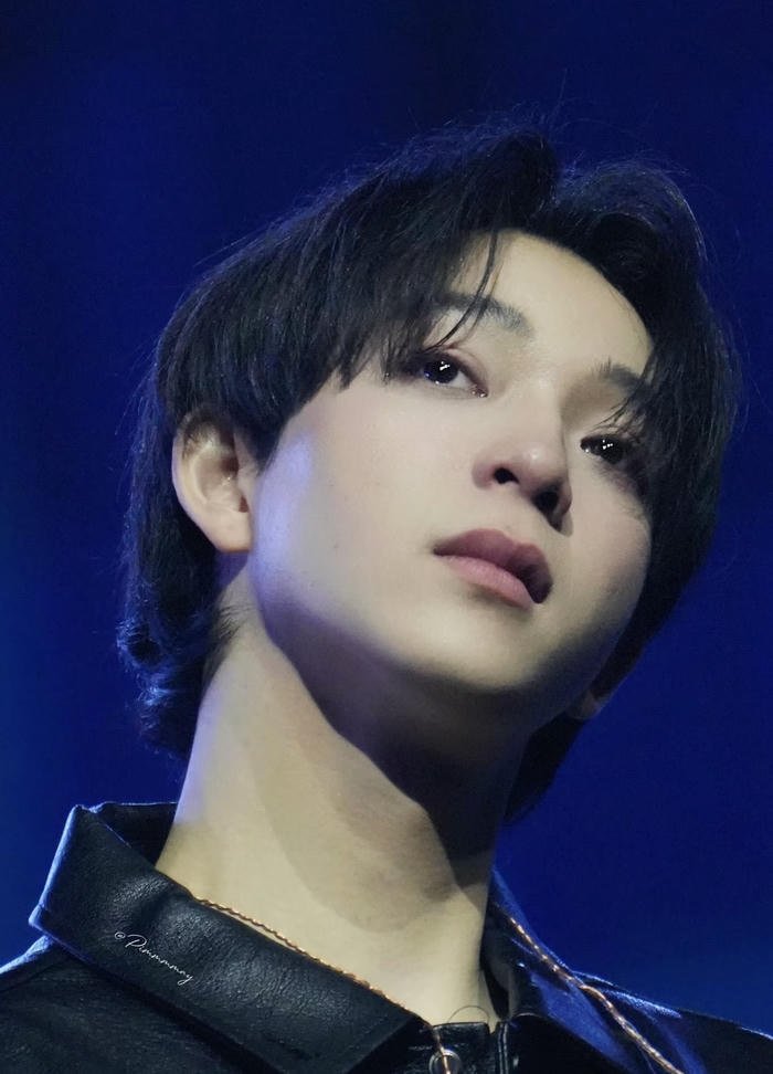 Hình trai đẹp rơi lệ chân thật