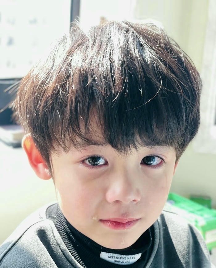 Hình trai đẹp trầm tư