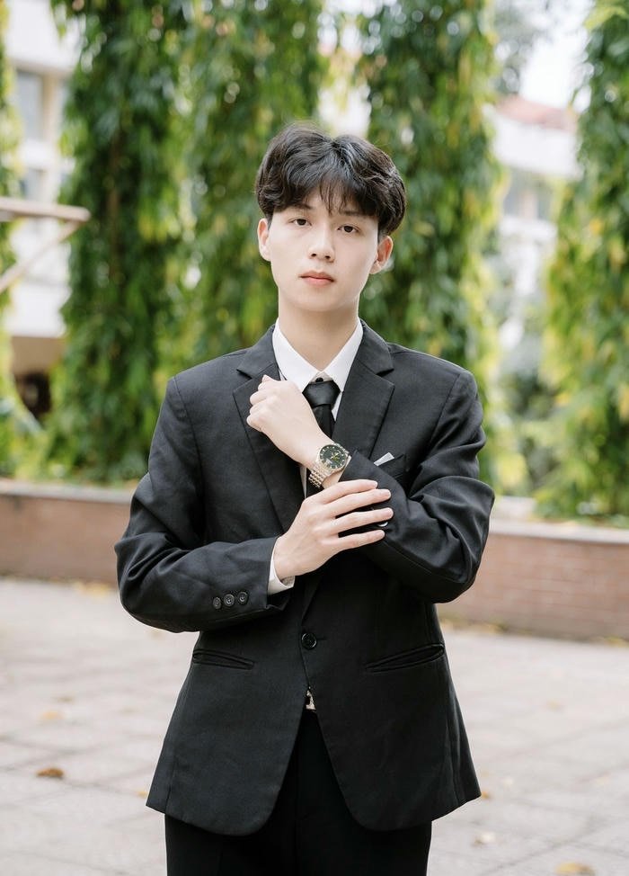 Hình trai học sinh Việt Nam tinh nghịch