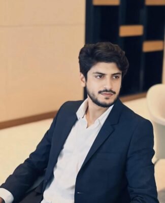 Trai đẹp Ấn Độ mang phong thái điển trai cổ điển