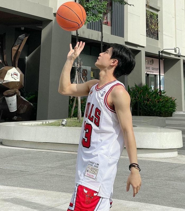 ảnh cầu thủ đang chuẩn bị ném bóng