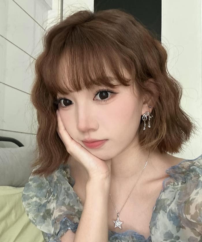 ảnh cô gái tóc ngắn trông vừa ngầu vừa xinh