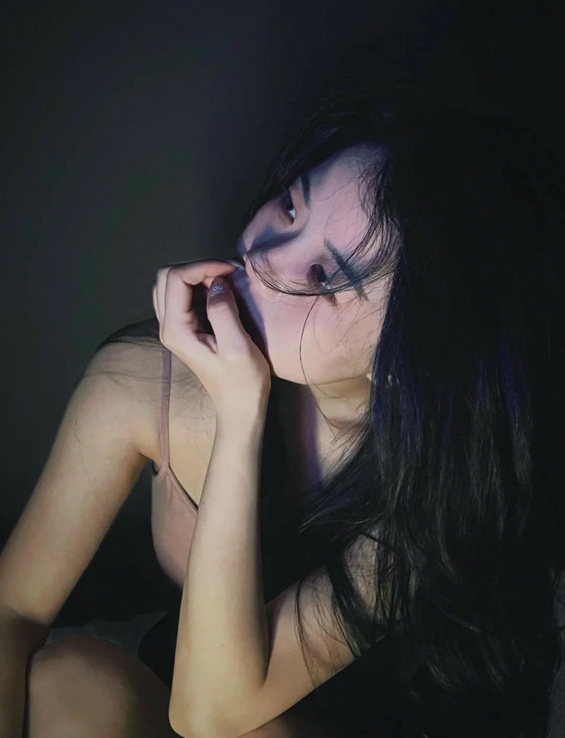 ảnh gái buồn tâm trạng