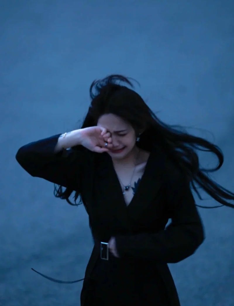 Ảnh cô gái buồn khóc