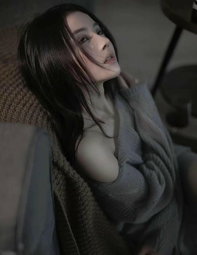 ảnh gái xinh buồn ngoài trời