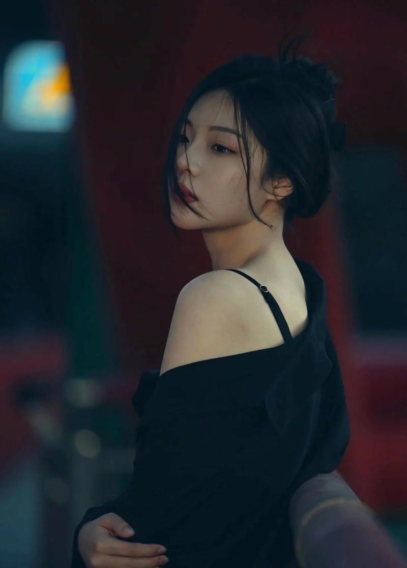 ảnh gái xinh buồn suy tư