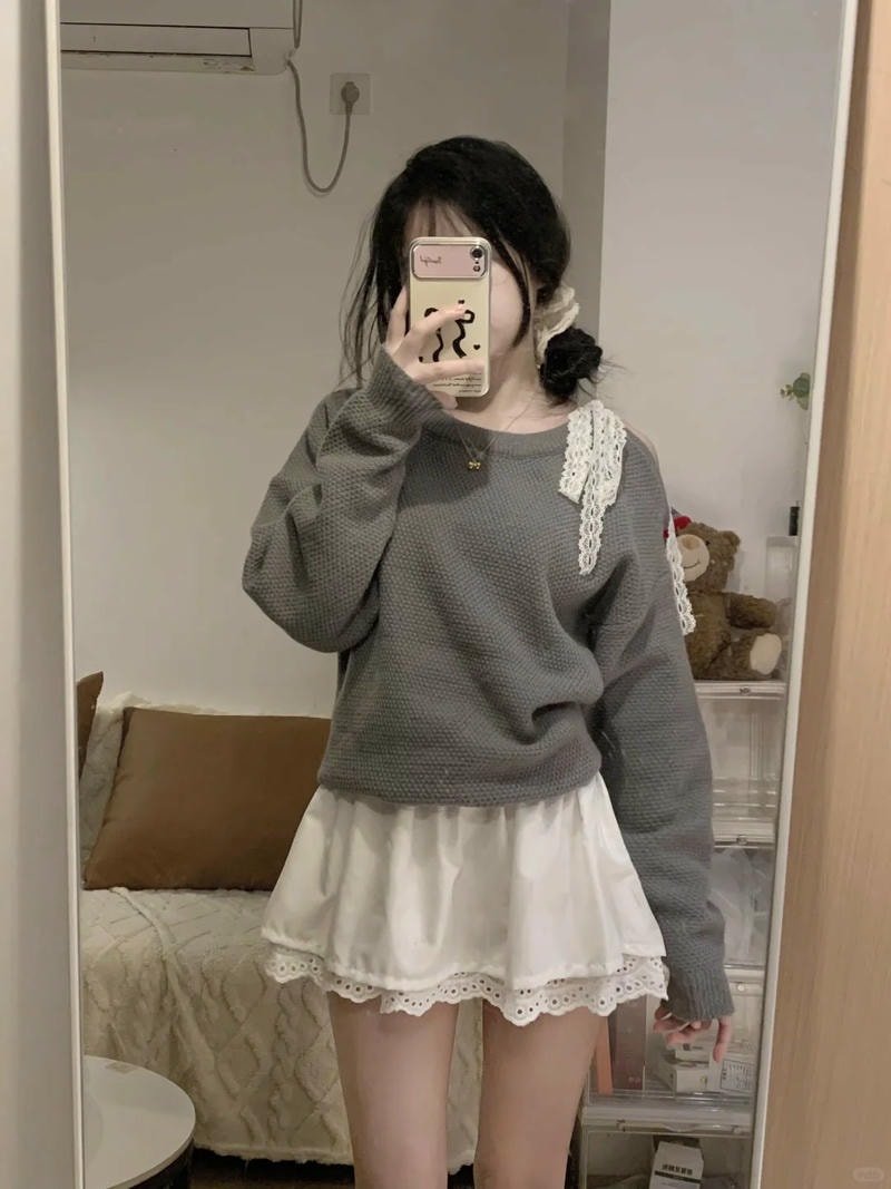 ảnh gái xinh che mặt bằng điện thoại