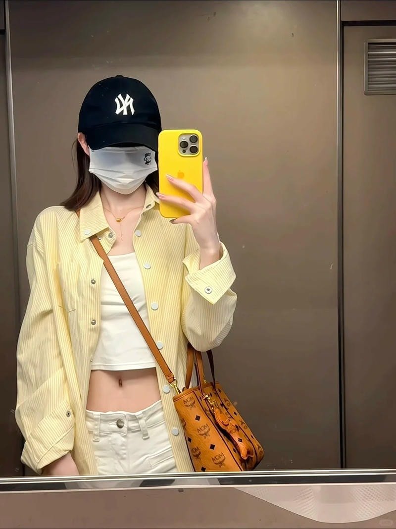 ảnh gái xinh che mặt phong cách