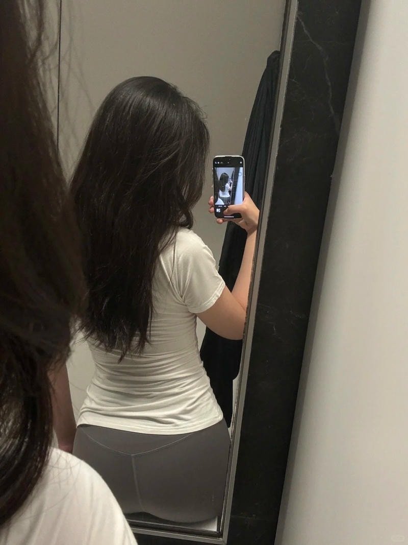 ảnh gái xinh chụp gương ngoài trời