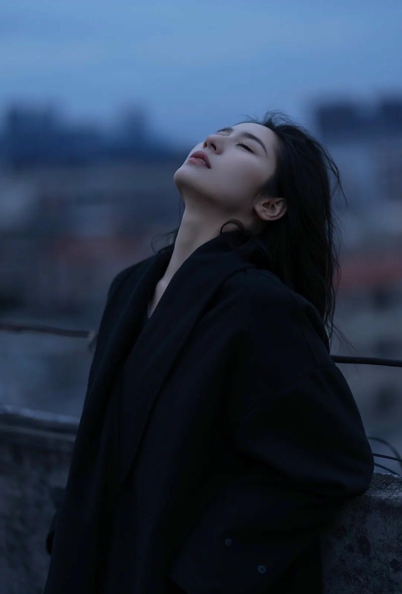 ảnh gái xinh cô đơn