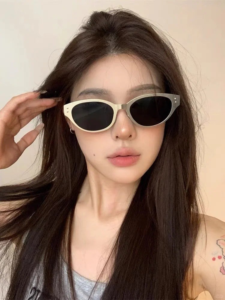 ảnh gái xinh đeo kính dâm