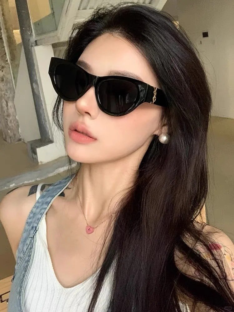 ảnh gái xinh đeo kính sinh viên