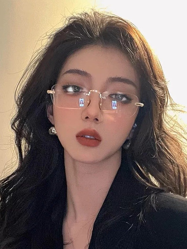 ảnh gái xinh đeo kính văn phòng