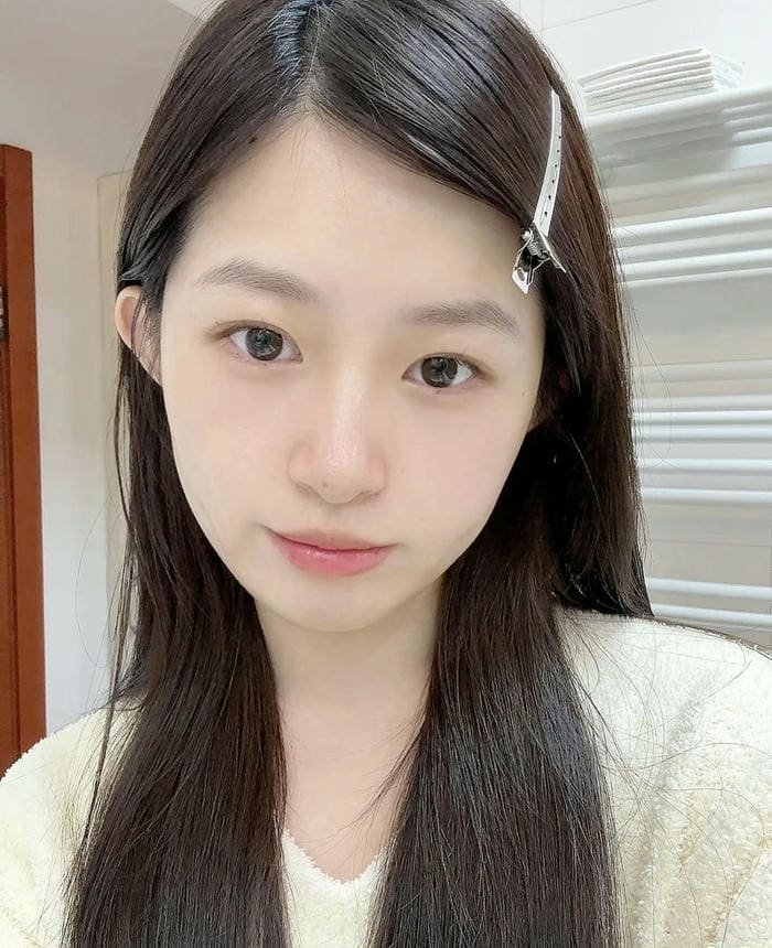 ảnh gái xinh mặt mộc mang cảm giác chân thật