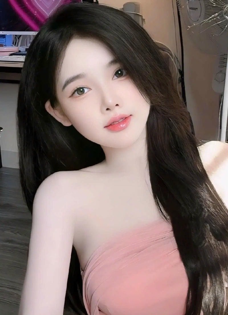 ảnh gái xinh quay video tiktok