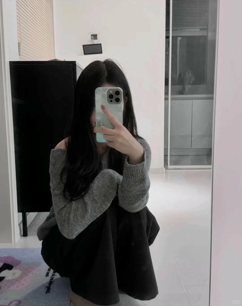 ảnh gái xinh selfie che mặt