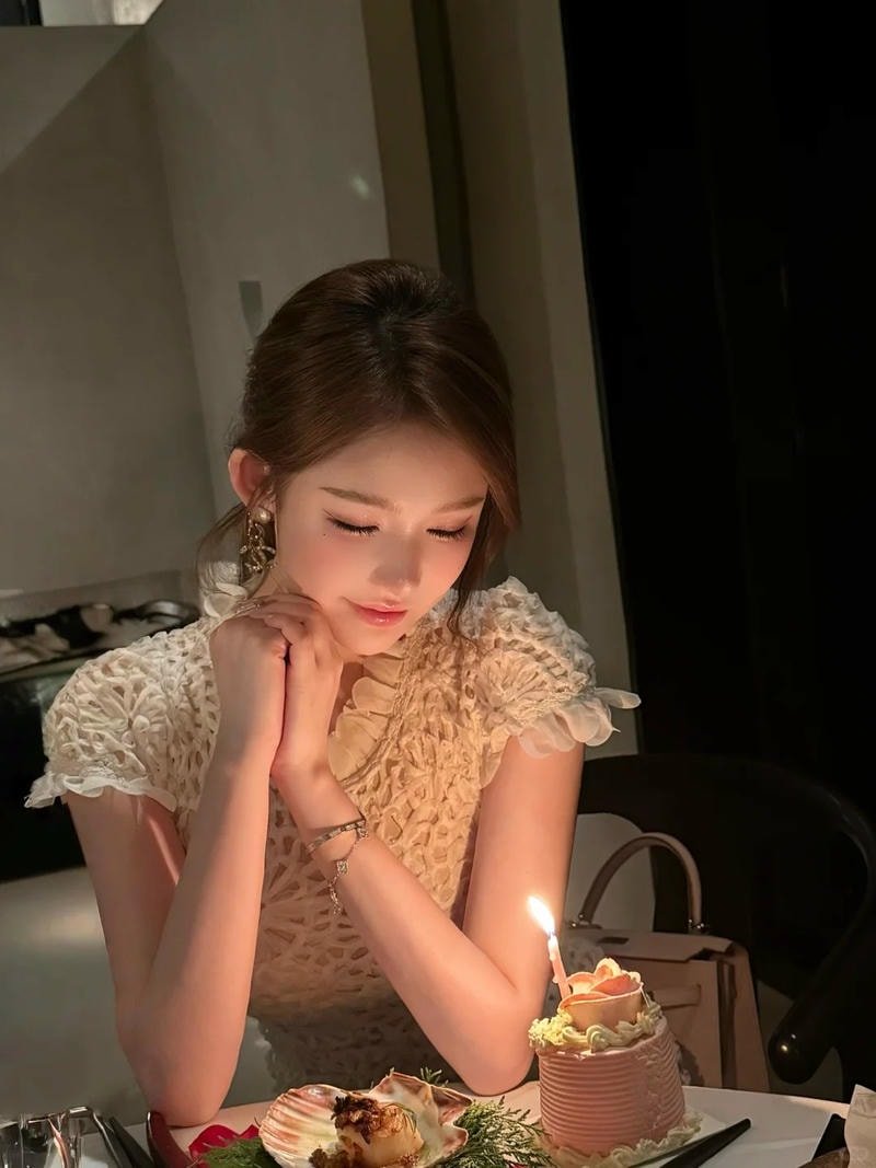 ảnh gái xinh sinh nhật nhẹ nhàng