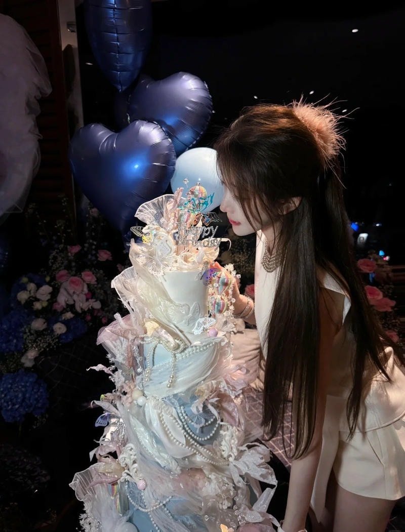 ảnh gái xinh tạo dáng sinh nhật