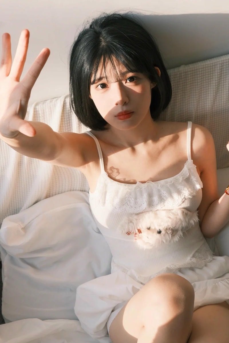 ảnh gái xinh tóc ngang vai học sinh