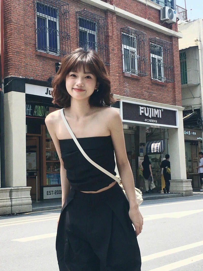 ảnh gái xinh tóc ngang vai sinh viên