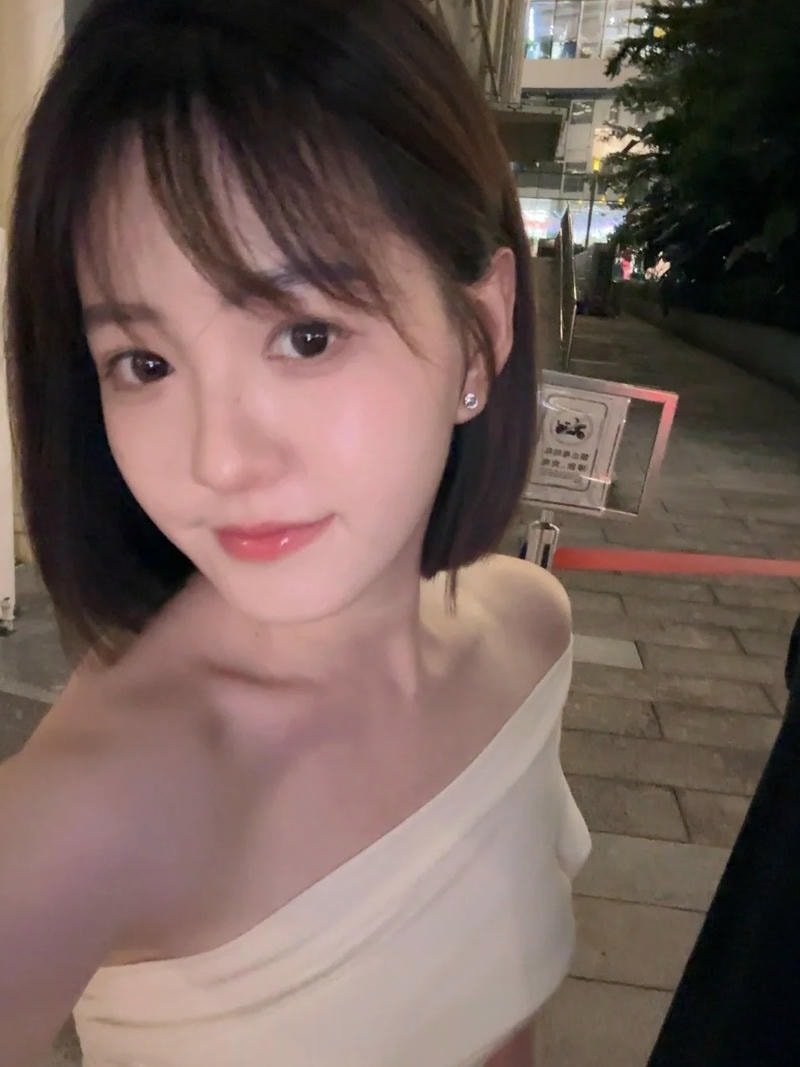 ảnh gái xinh tóc ngang vai trendy 2k3