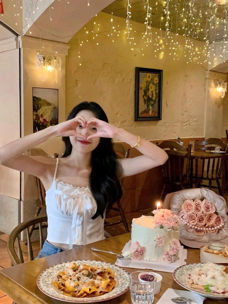 ảnh gái xinh trong tiệc sinh nhật