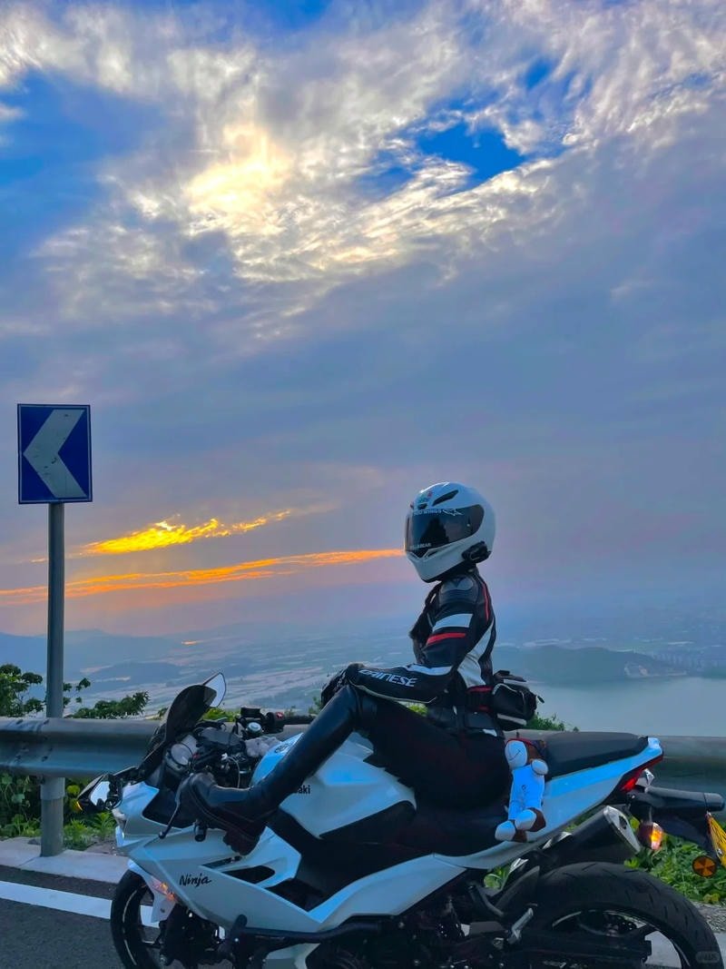 ảnh gái xinh xe độ trắng