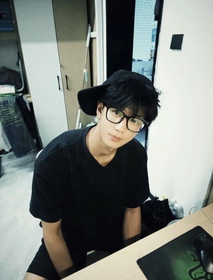 ảnh hotboy TikTok khoe nụ cười ngọt ngào